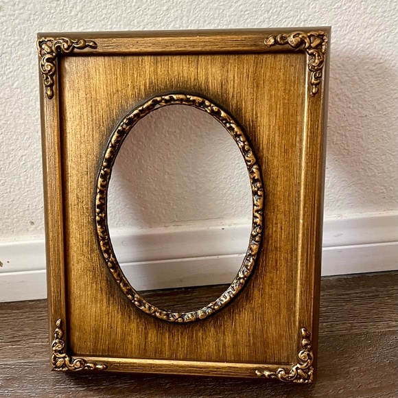 Vintage Wooden picture frame 8.5/10.5 inches